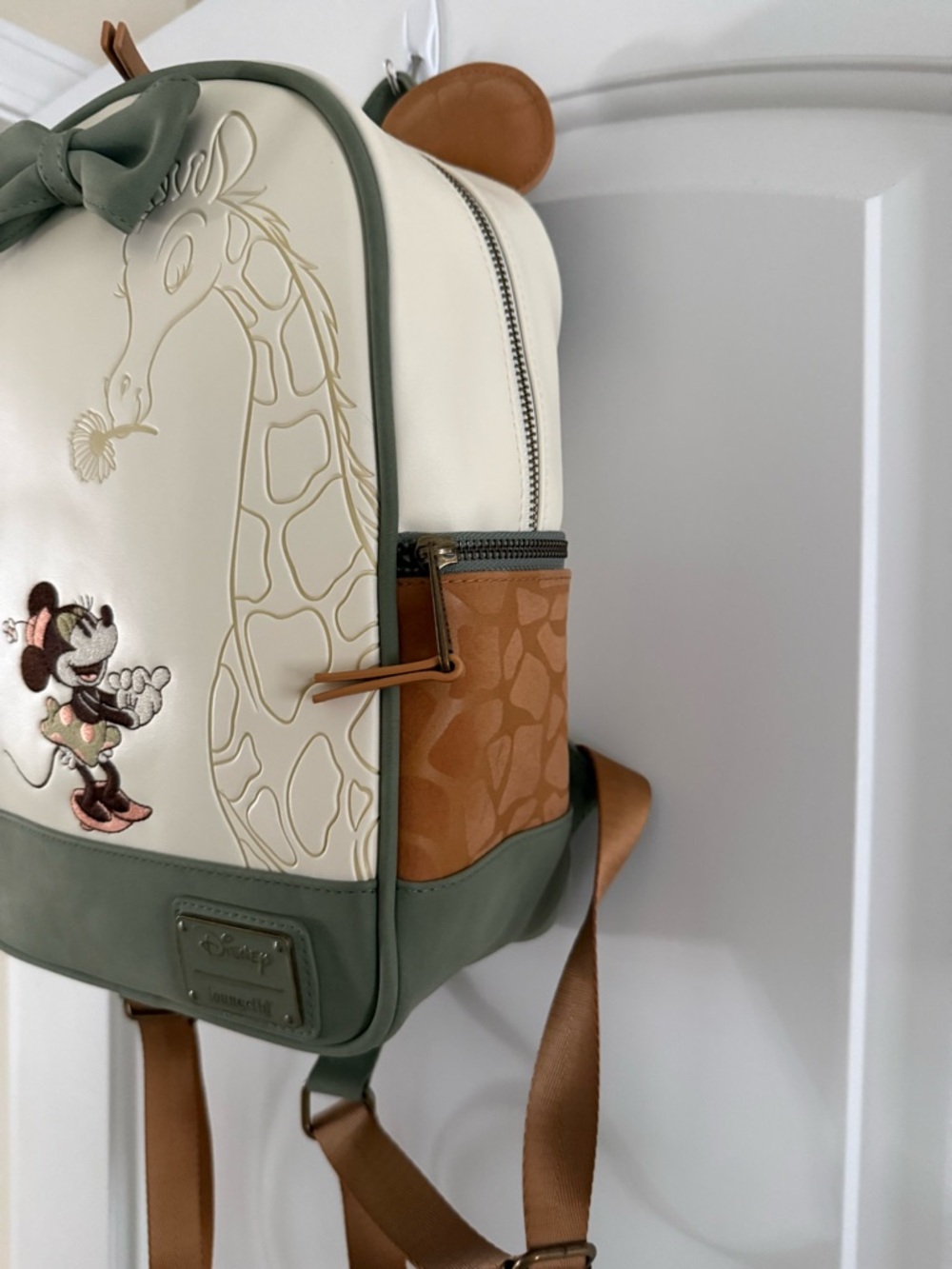 Loungefly Cream and Olive Green Minnie Mouse Giraffe Daisy Bow Mini Backpack - Picture 2 of 4